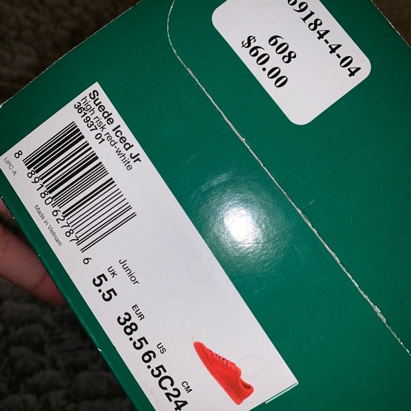 Red pumas - Picture 2 of 2